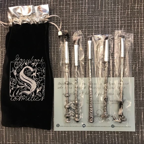 Storybook Cosmetics Other - NIB Storybook Cosmetics Harry Potter Brush set